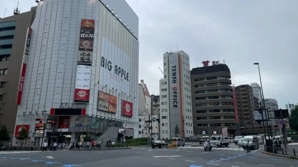 万世橋方面へ向かう交差点